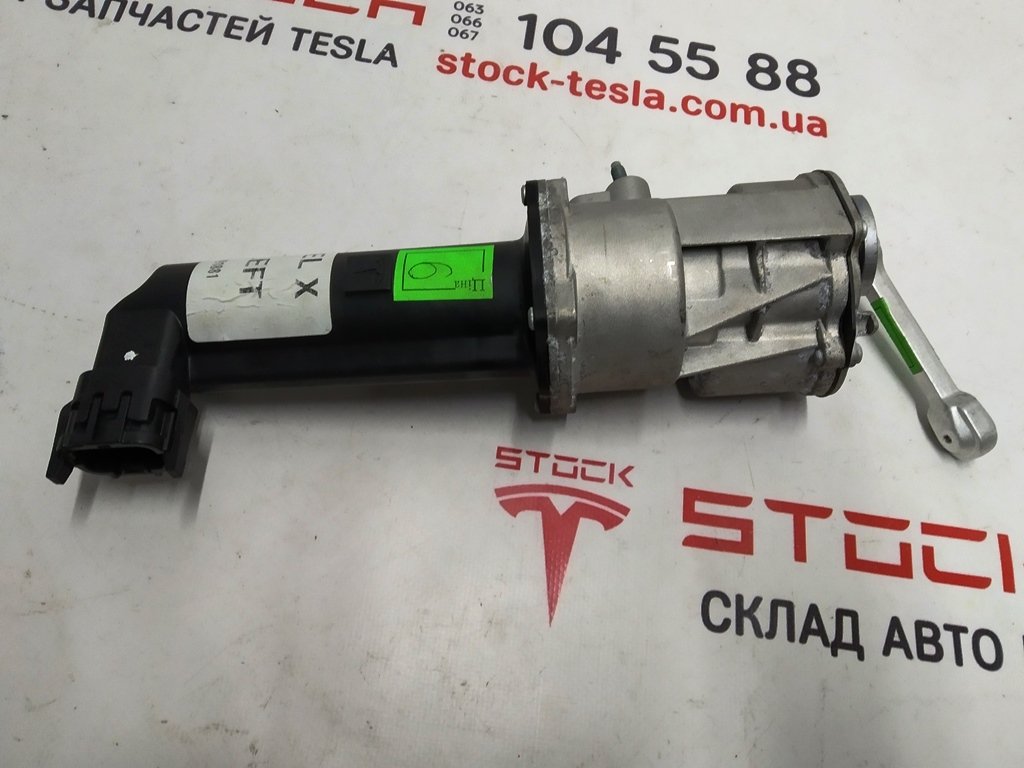 1 Привод открытия двери передней левой Tesla model X 1045351-00-H